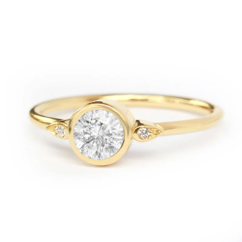 Kiss Plus, Solitaire Diamond Engagement Ring ♥